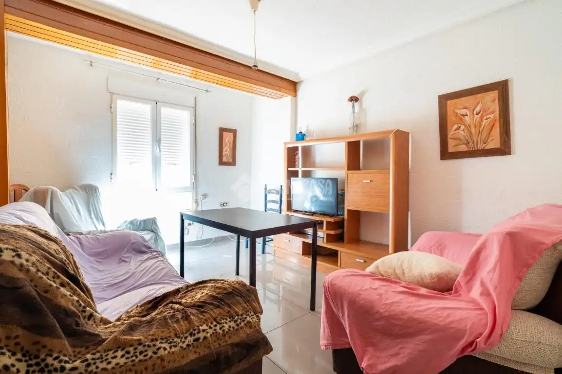 Sala d'estar de Pis en venda en Granada amb Balcó