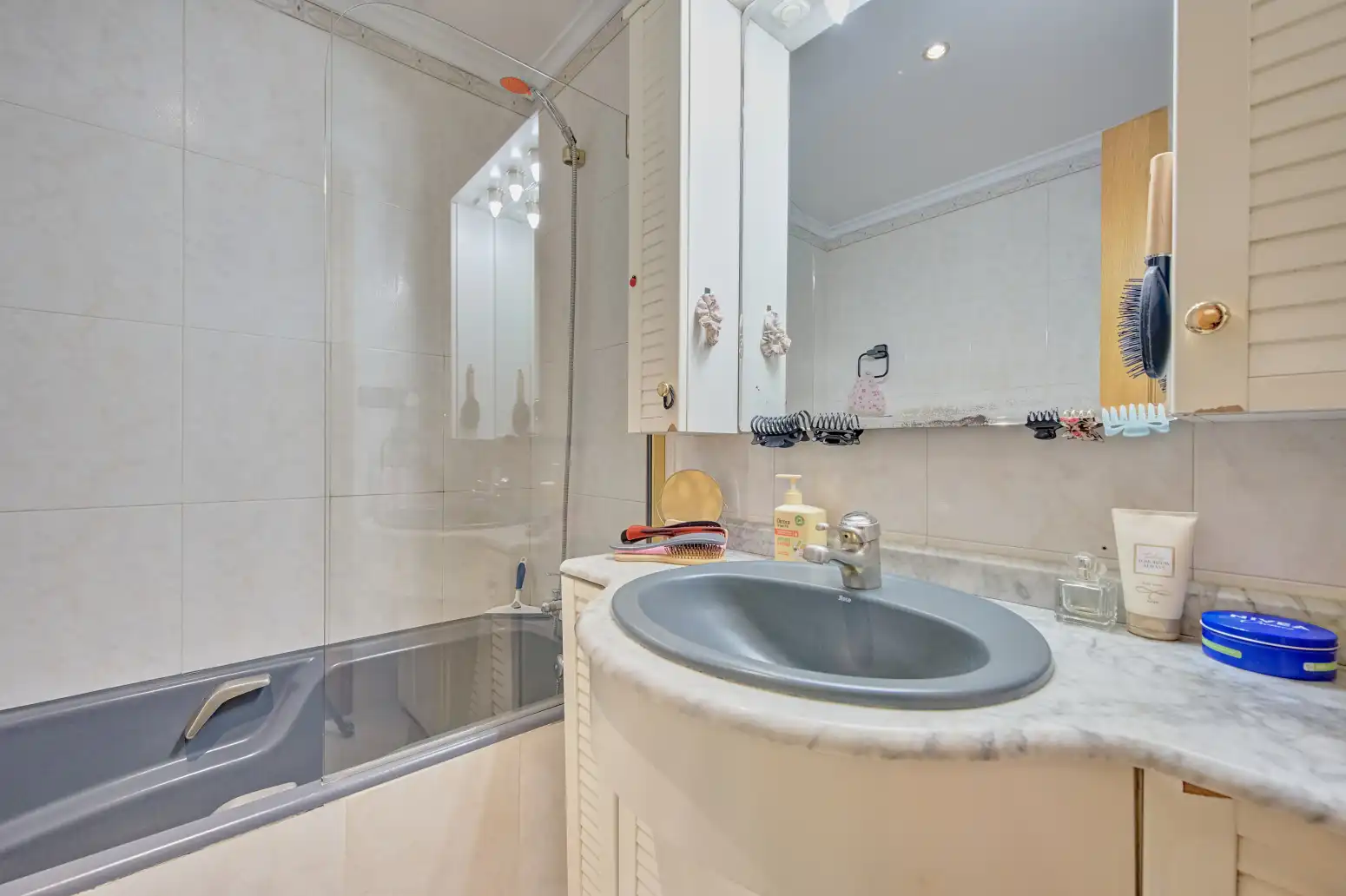 Bathroom of Flat for sale in Puente la Reina / Gares  with Heating, Parquet flooring and Terrace