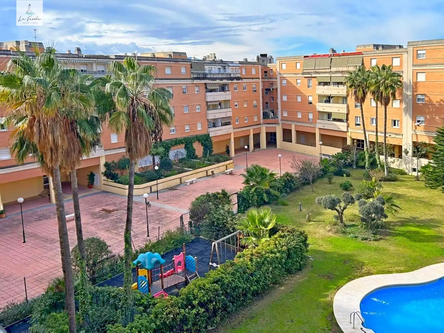 Vista exterior de Piso en venta en Málaga Capital con Aire acondicionado, Jardín privado y Terraza