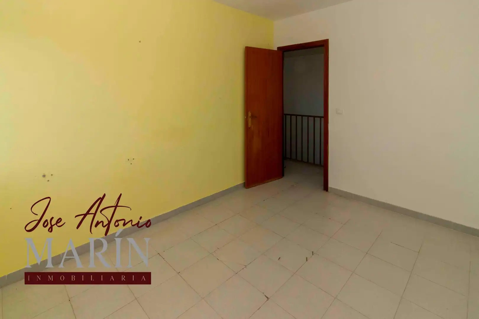 Houses for sale in Valdelacalzada