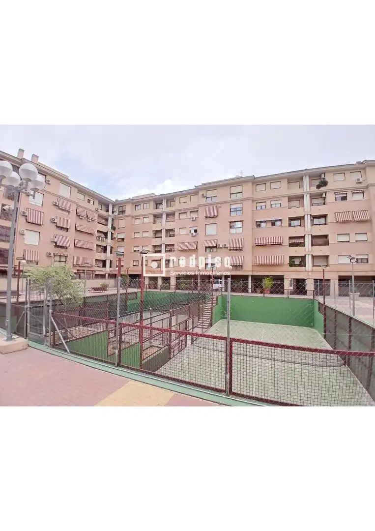 Vista exterior de Pis en venda en Torrejón de Ardoz amb Jardí privat, Terrassa i Traster