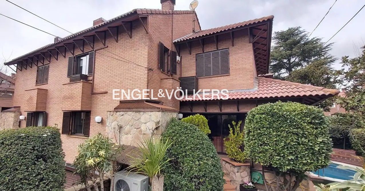 Vista exterior de Casa adosada en venda en  Madrid Capital amb Aire condicionat, Calefacció i Jardí privat
