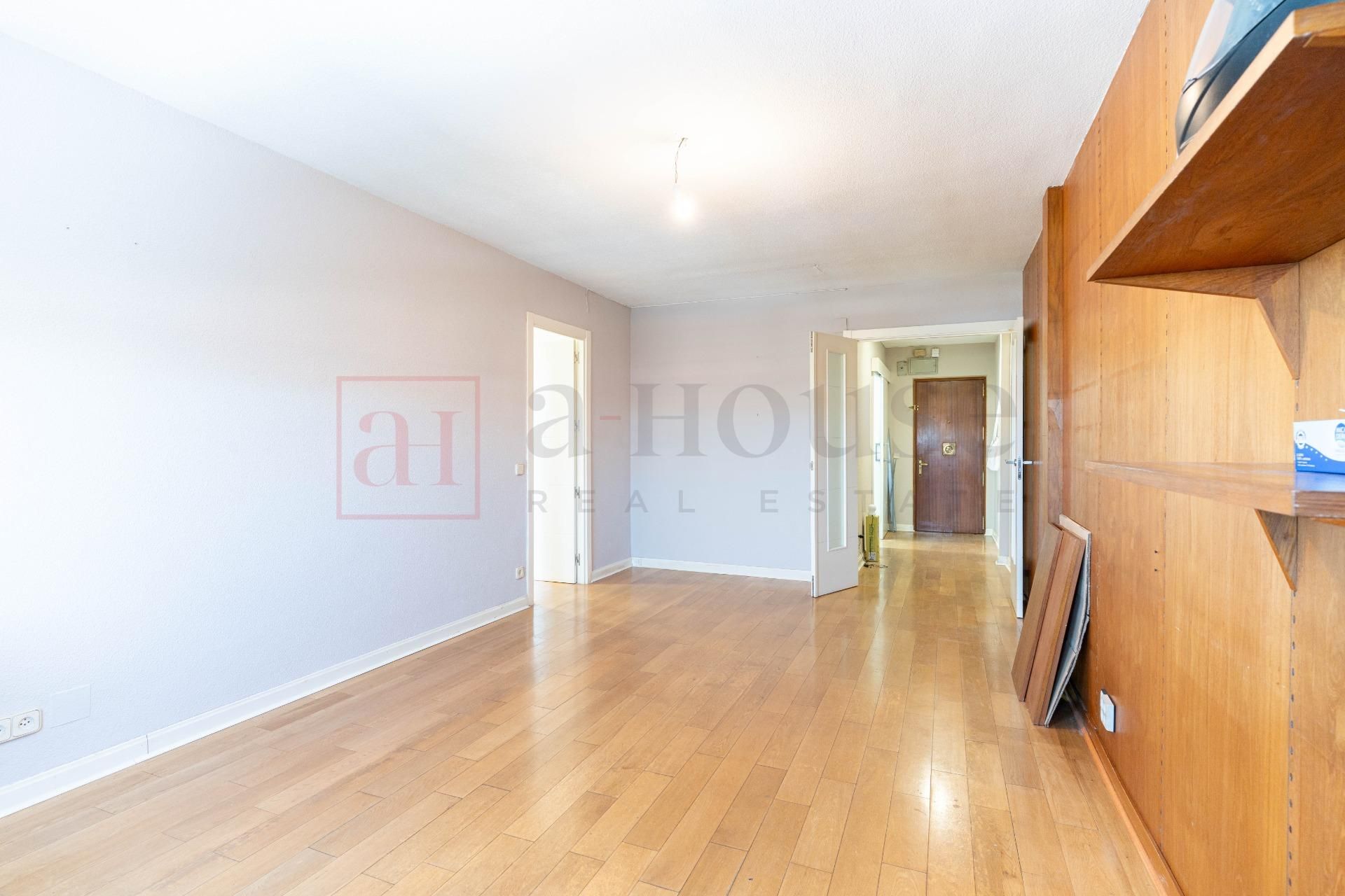 Flat for sale in  Madrid Capital  with Air Conditioner and Storage room