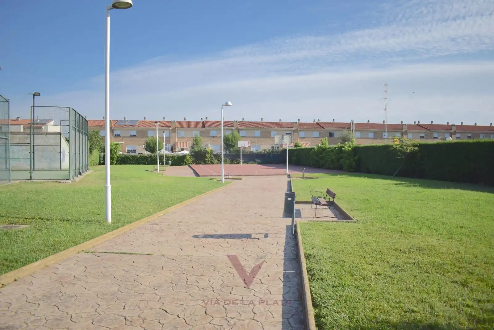 Vista exterior de Casa adosada en venta en Monterrubio de Armuña con Calefacción, Jardín privado y Parquet