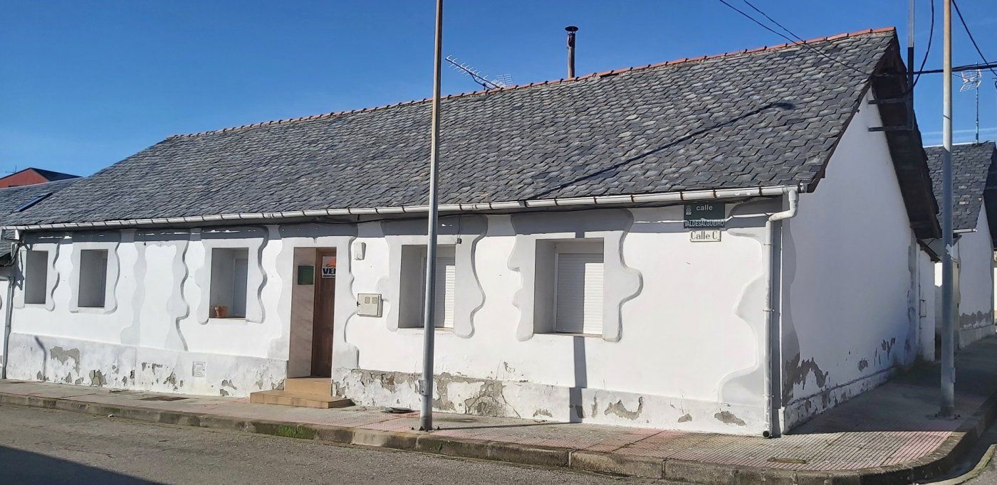 Exterior view of House or chalet for sale in Fabero  with Heating and Storage room