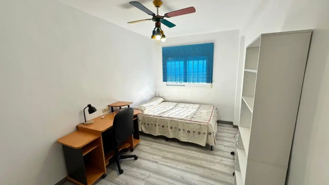 Habitación de Piso de alquiler en Granada con Amueblado