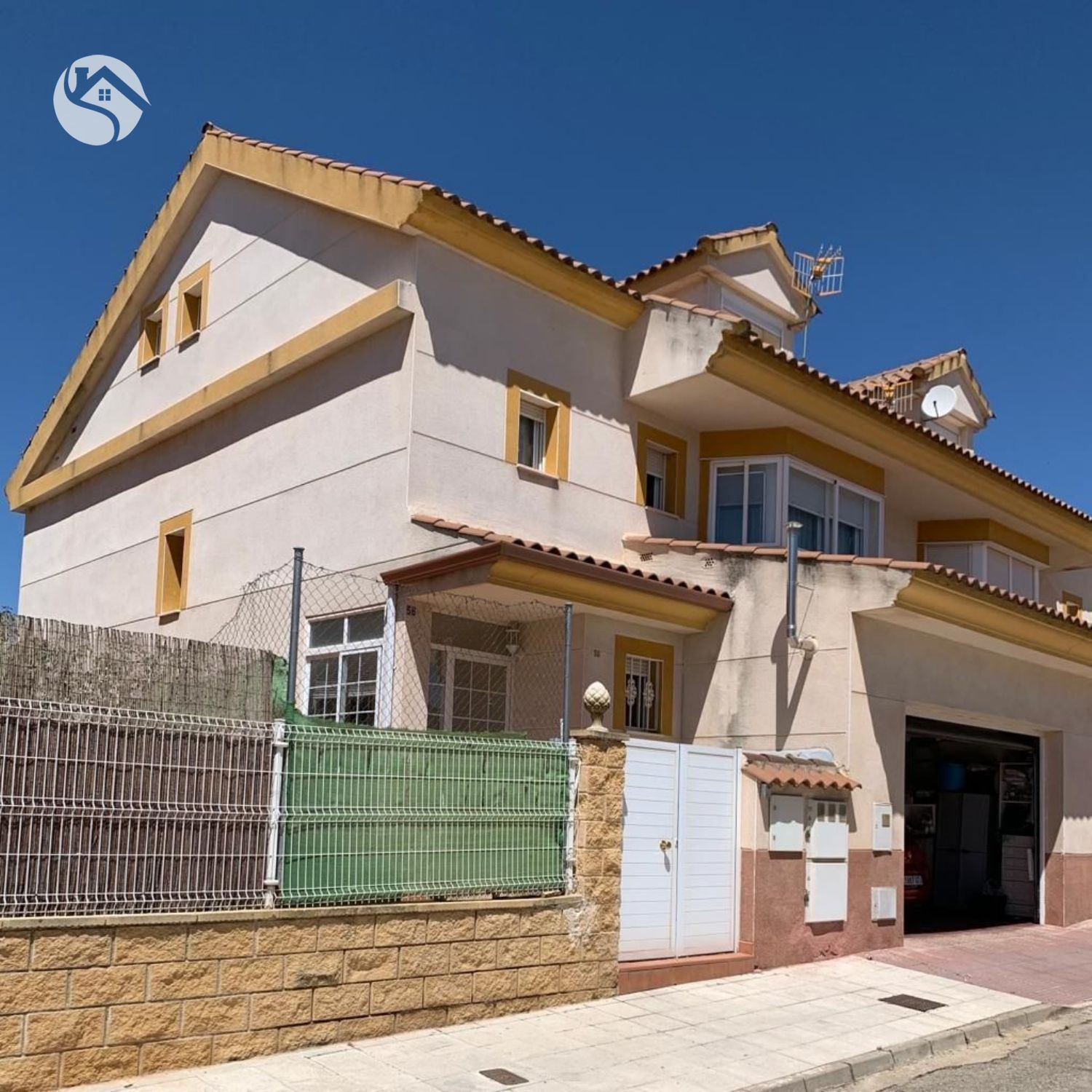 Vista exterior de Casa o chalet en venta en Arcas del Villar con Terraza, Trastero y Piscina