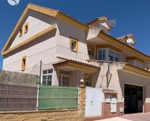 Vista exterior de Casa o xalet en venda en Arcas del Villar amb Terrassa, Traster i Piscina