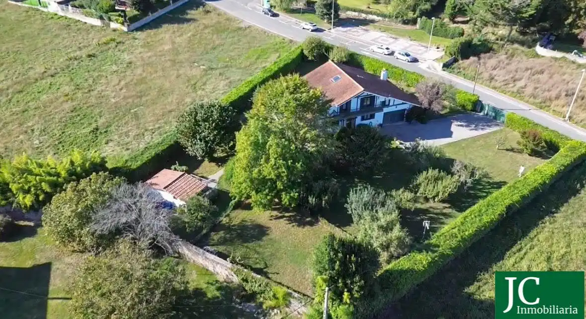 Casa amb terrassa en venda a Argoños