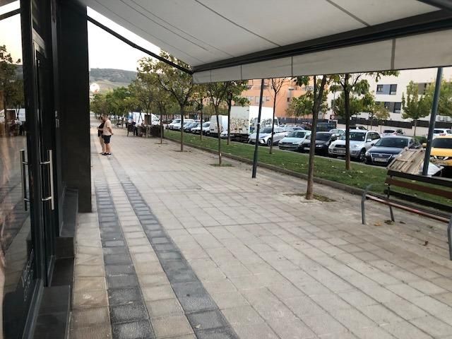 Garaje de alquiler en Calle Isabela de Braganza, Los Hueros, Villalbilla