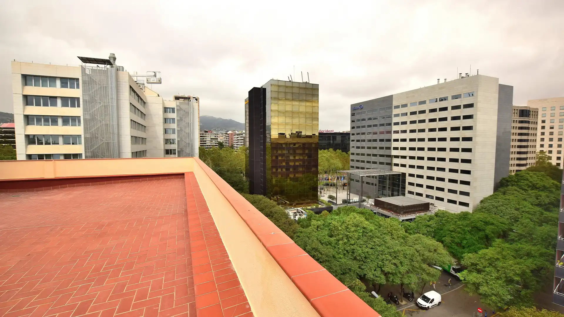 Vista exterior de Àtic en venda en Barcelona amb Aire condicionat, Calefacció i Parquet