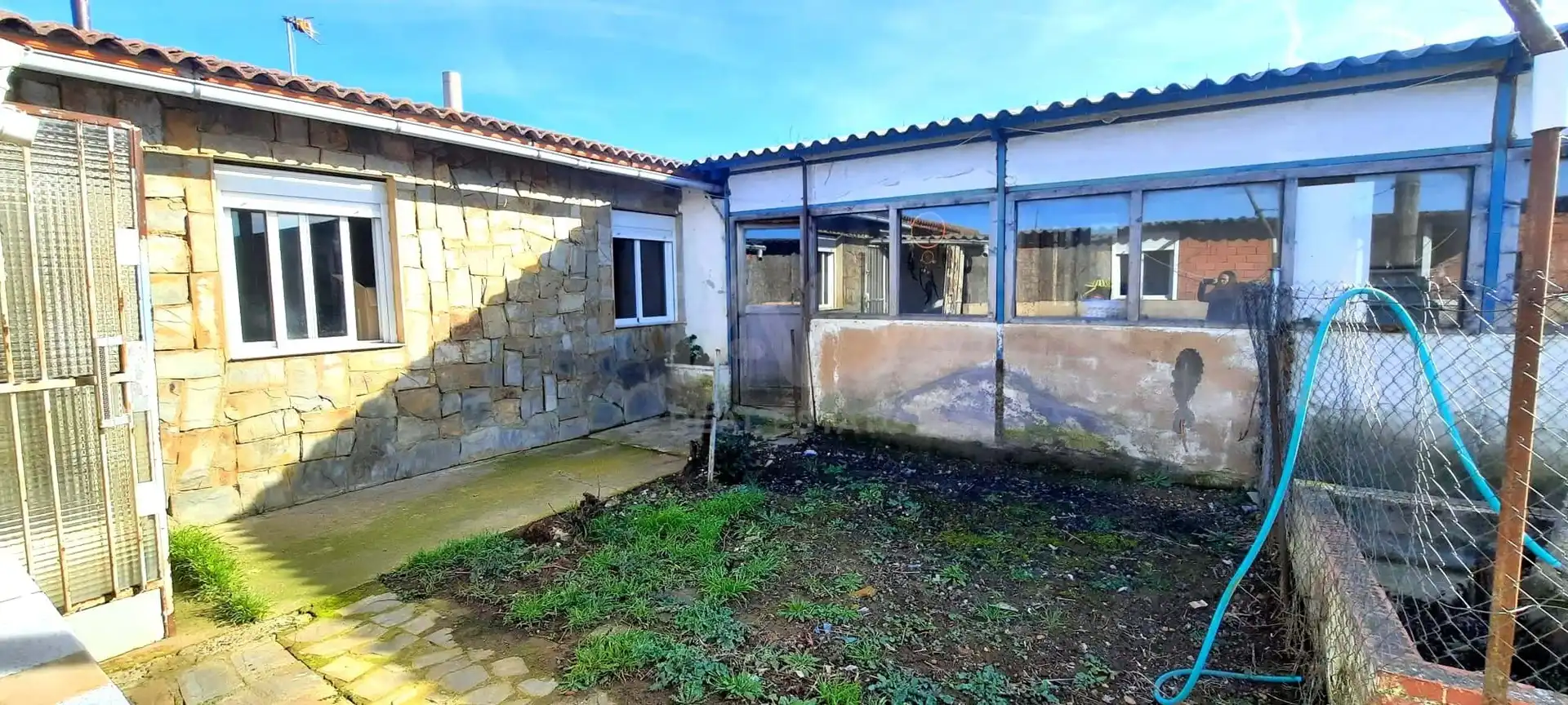 Vista exterior de Casa o xalet en venda en San Pedro Bercianos amb Calefacció