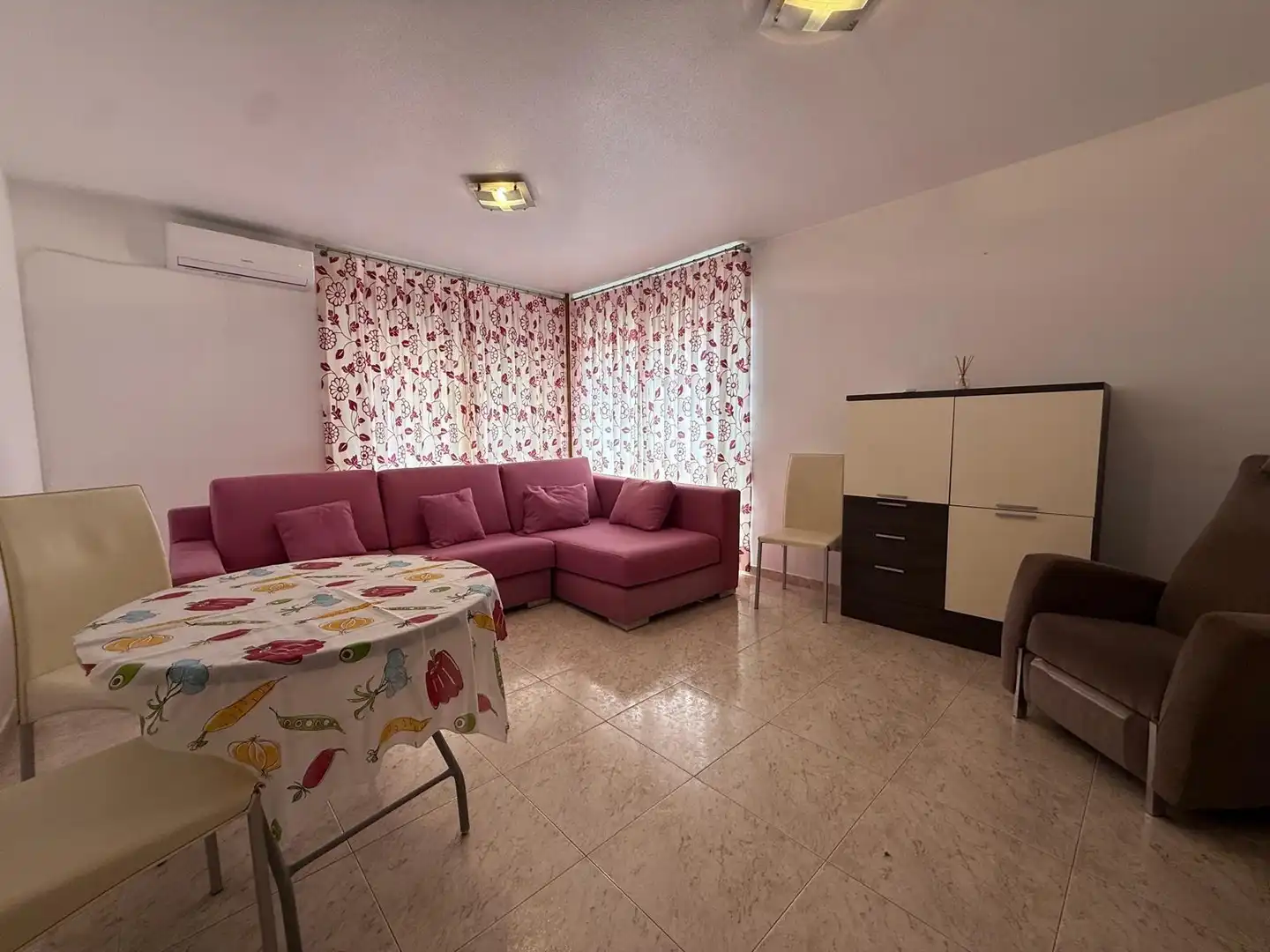 Sala de estar de Piso de alquiler en Águilas con Aire acondicionado, Terraza y Amueblado