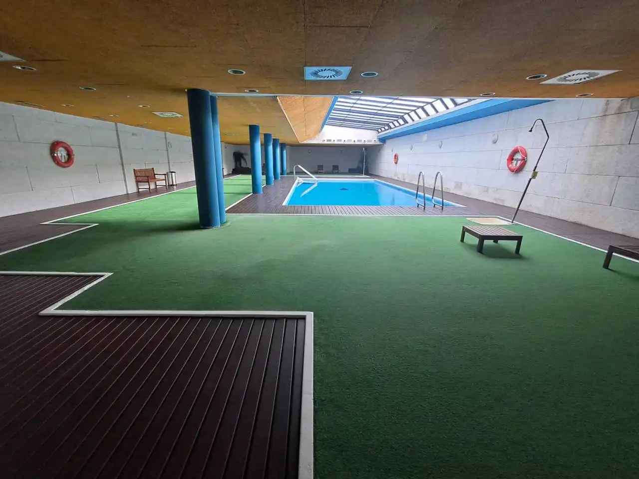 Piscina de Dúplex en venda en Lardero amb Aire condicionat, Calefacció i Terrassa