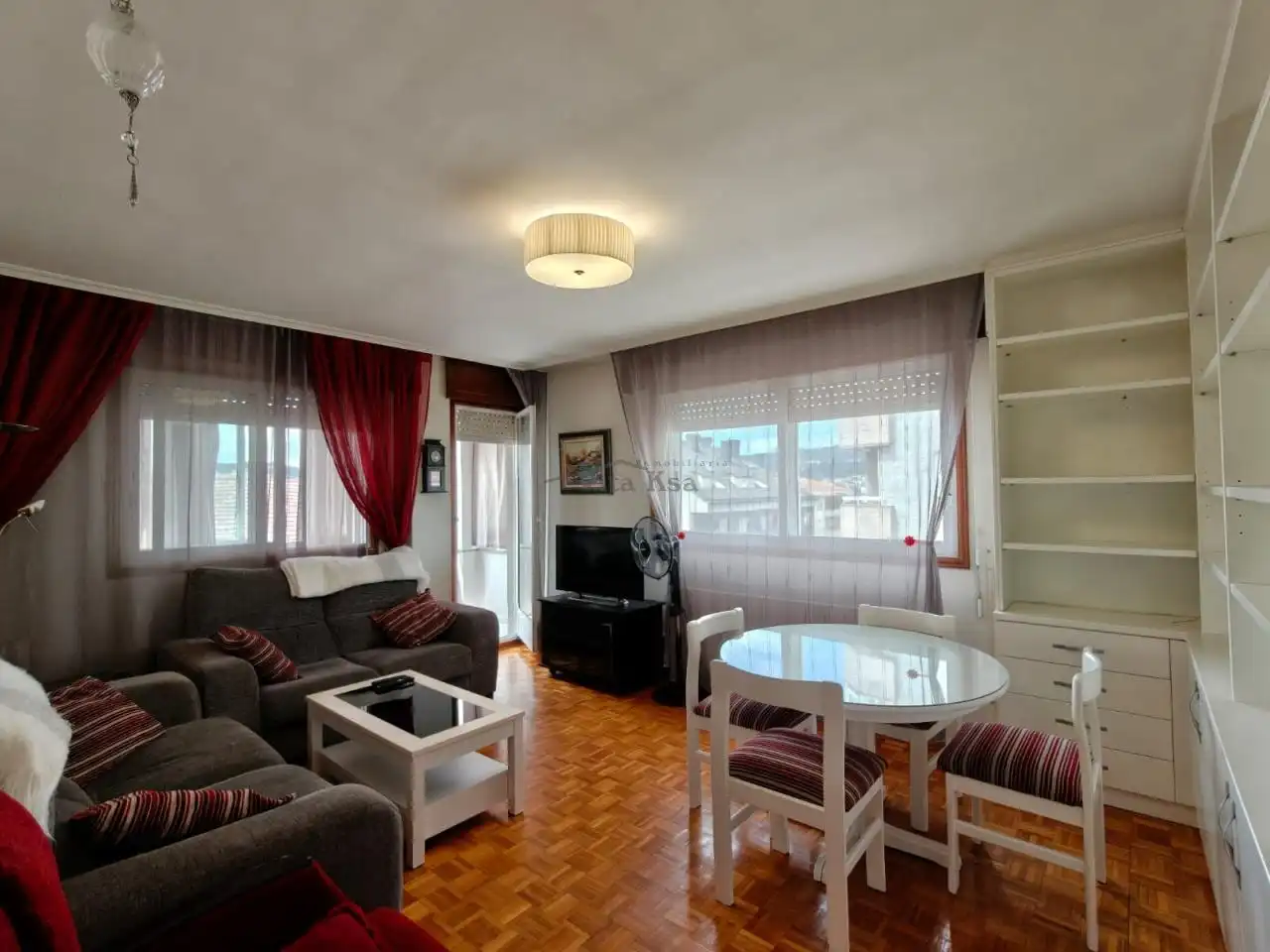 Living room of Flat for rent in Ourense Capital   with Heating, Parquet flooring and Furnished