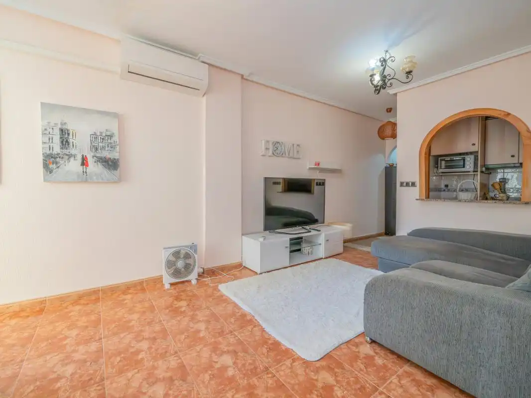 Sala de estar de Piso en venta en Torrevieja con Calefacción y Amueblado