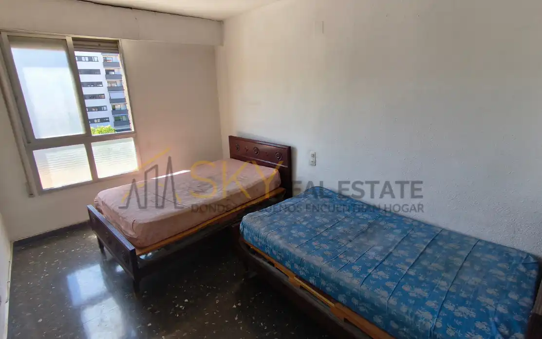 Bedroom of Flat for sale in Valencia  with Air Conditioner, Heating and Terrace