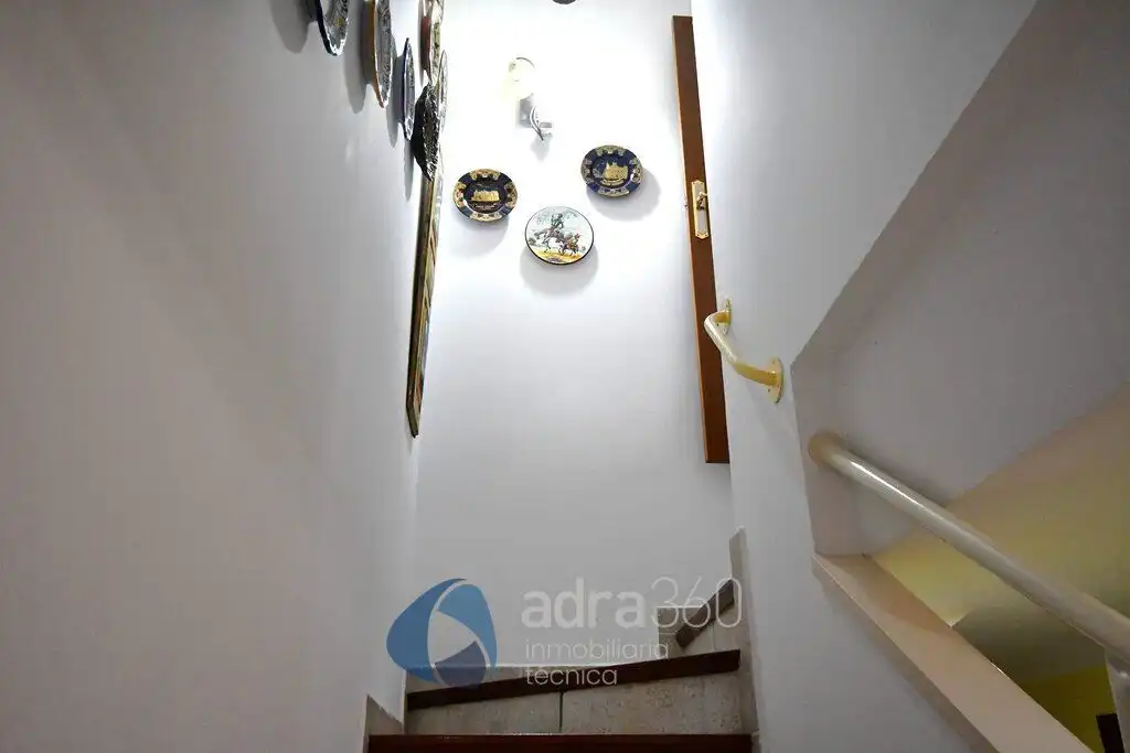 Casa adosada en venta en Lardero con Calefacción, Terraza y Trastero