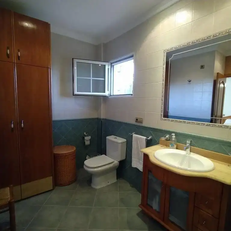 Bany de Casa o xalet en venda en Orihuela amb Aire condicionat, Jardí privat i Terrassa