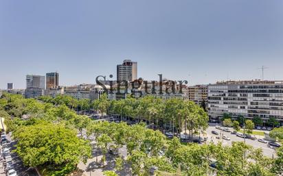 Exterior view of Flat for sale in  Barcelona Capital  with Air Conditioner, Heating and Terrace