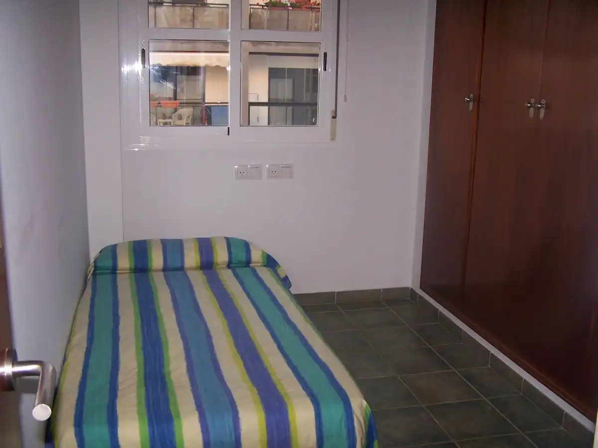 Habitación de Piso de alquiler en Huelva con Aire acondicionado, Amueblado y Balcón