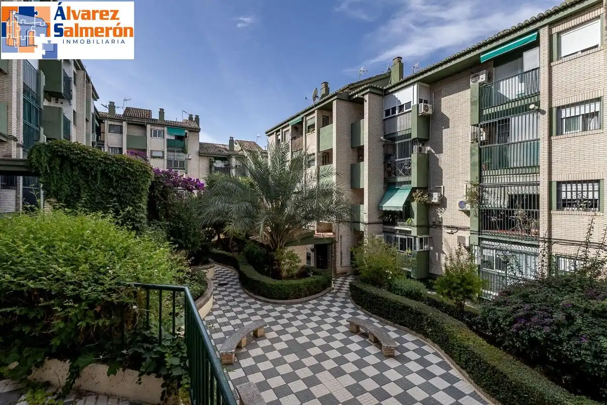 Exterior view of Flat for sale in Granada  with Air Conditioner, Heating and Terrace