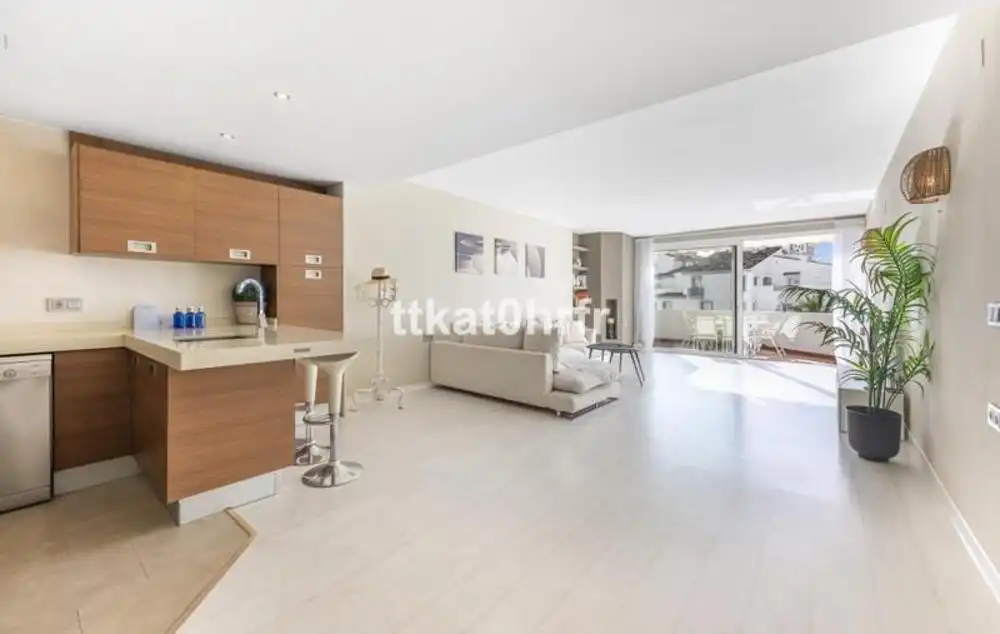 Vista exterior de Apartament de lloguer en Marbella amb Aire condicionat, Terrassa i Moblat