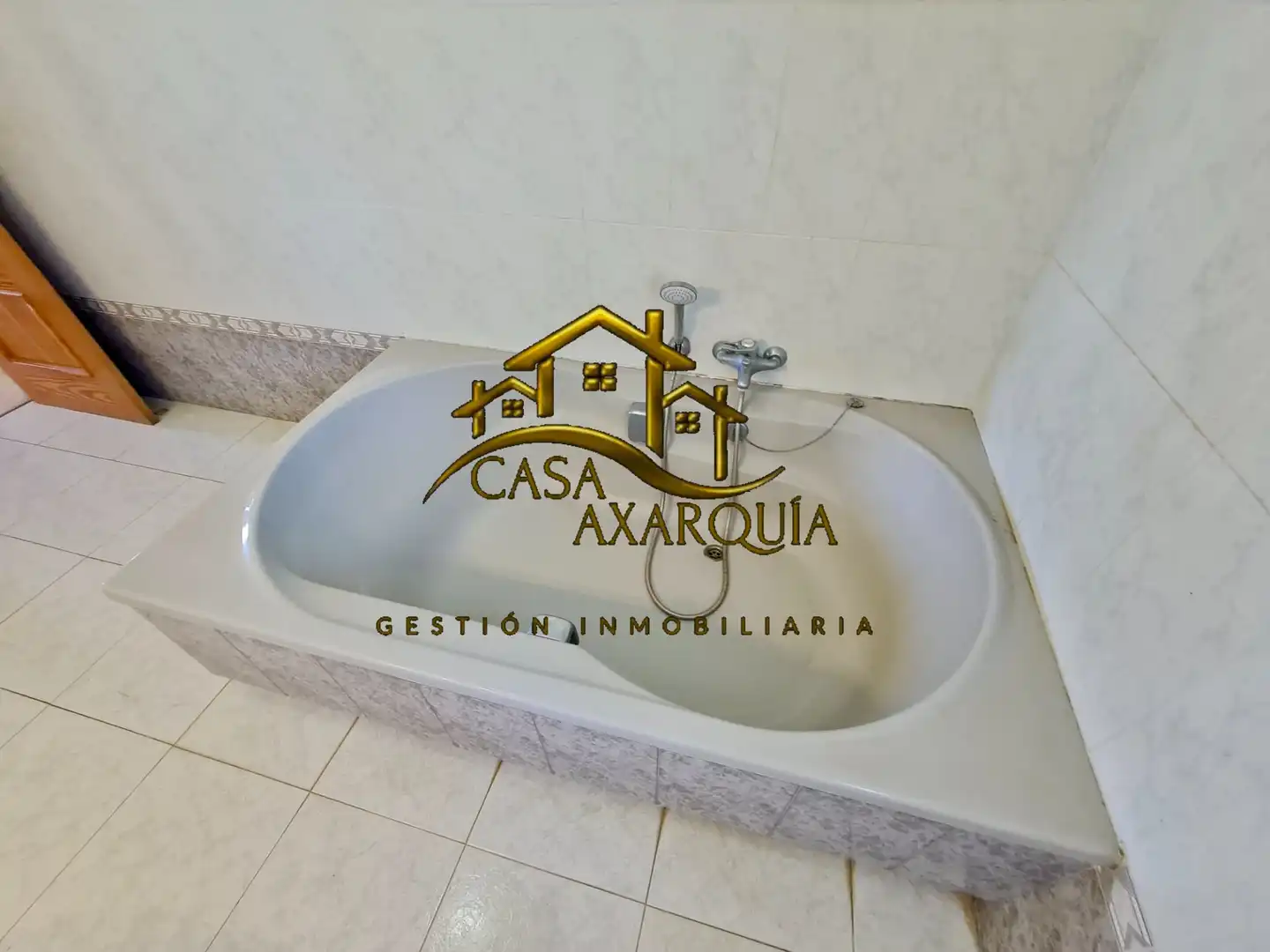 Bathroom of Country homes for sale in Vélez-Málaga  with Air Conditioner, Private garden and Terrace