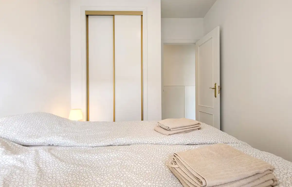 Habitación de Apartamento en venta en Torremolinos con Aire acondicionado, Amueblado y Piscina comunitaria