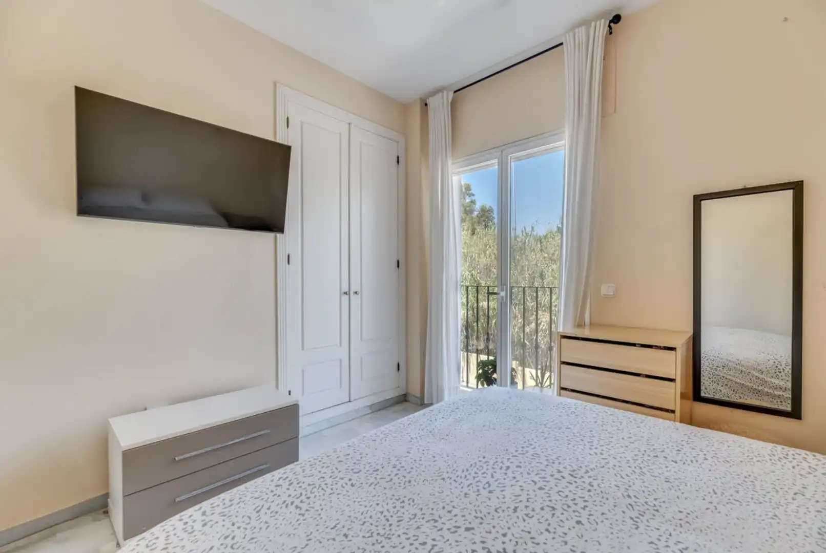 Habitación de Apartamento en venta en Estepona con Aire acondicionado, Calefacción y Terraza