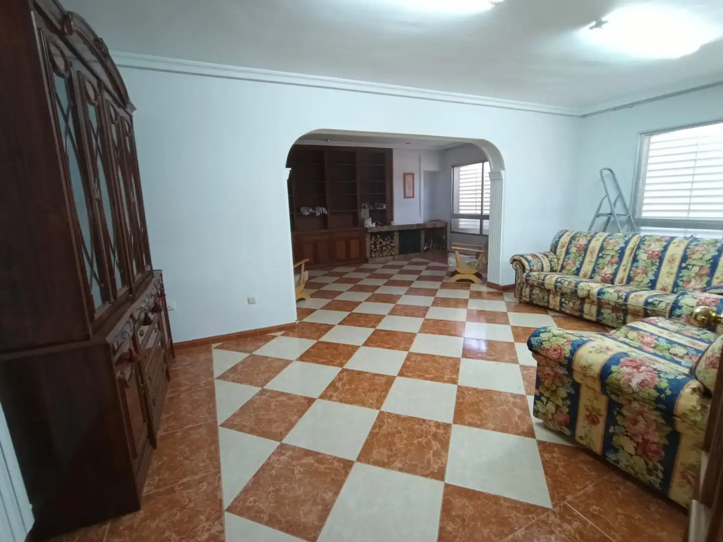 Sala d'estar de Casa adosada en venda en Cáceres amb Traster