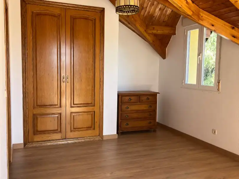 Dormitori de Casa o xalet en venda en Miraflores de la Sierra amb Terrassa