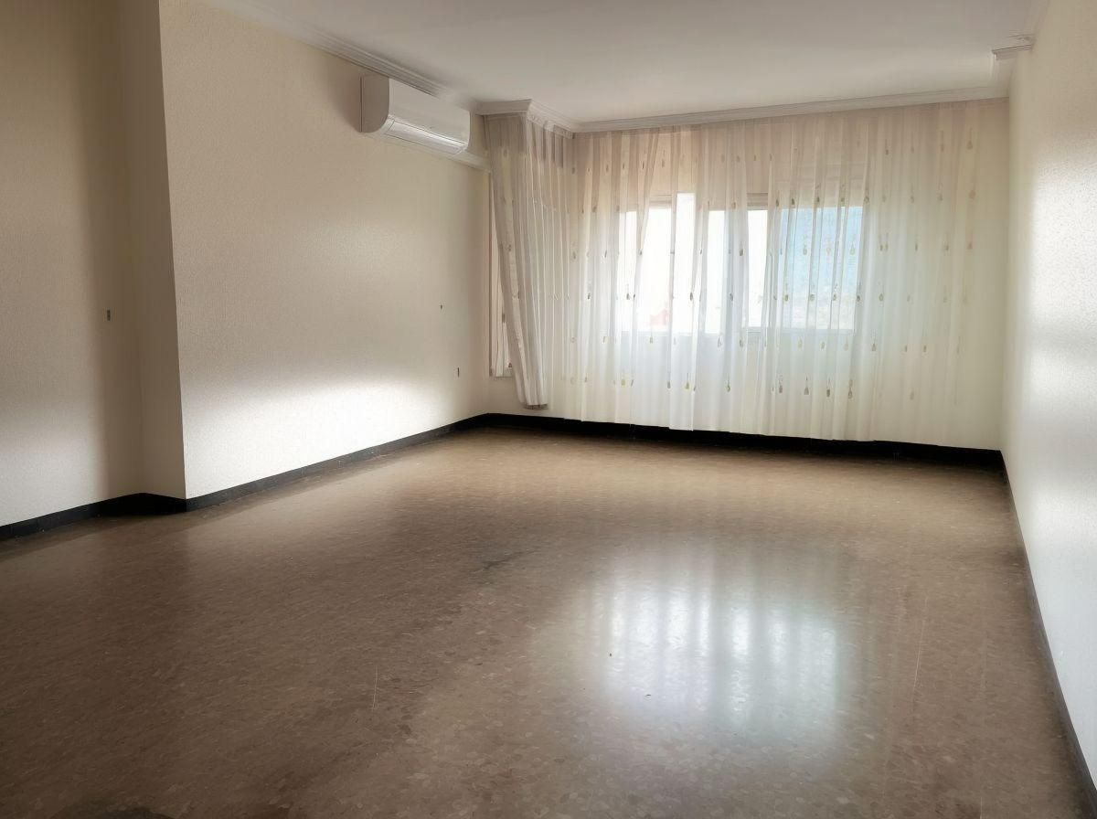 Living room of Flat for sale in  Valencia Capital  with Air Conditioner, Heating and Balcony