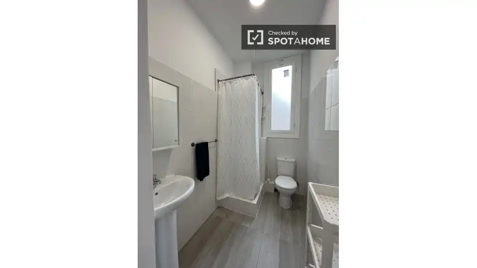 Bathroom of Flat for share in Sants - Montjuïc