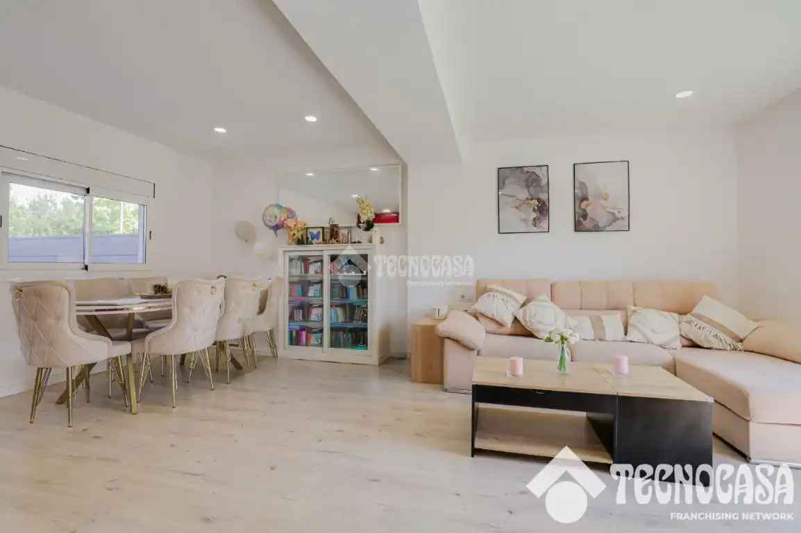 Casa aparellada en venda a Sant Vicenç Dels Horts, imagen 5