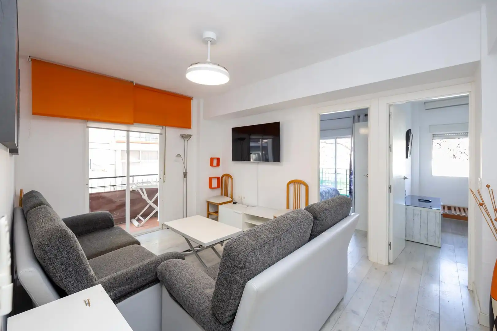 Sala d'estar de Pis en venda en Granada amb Parquet, Terrassa i Rentadora