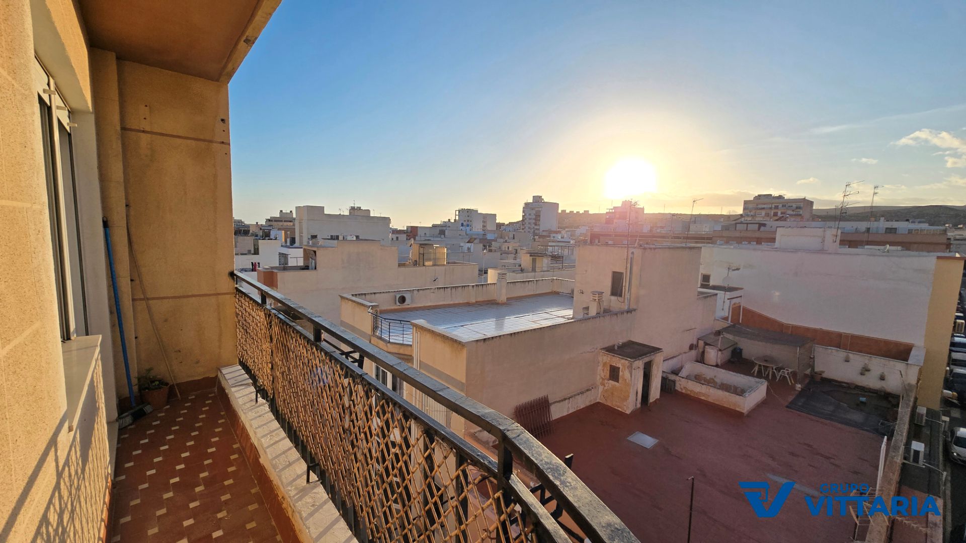 Vista exterior de Pis en venda en  Almería Capital amb Balcó