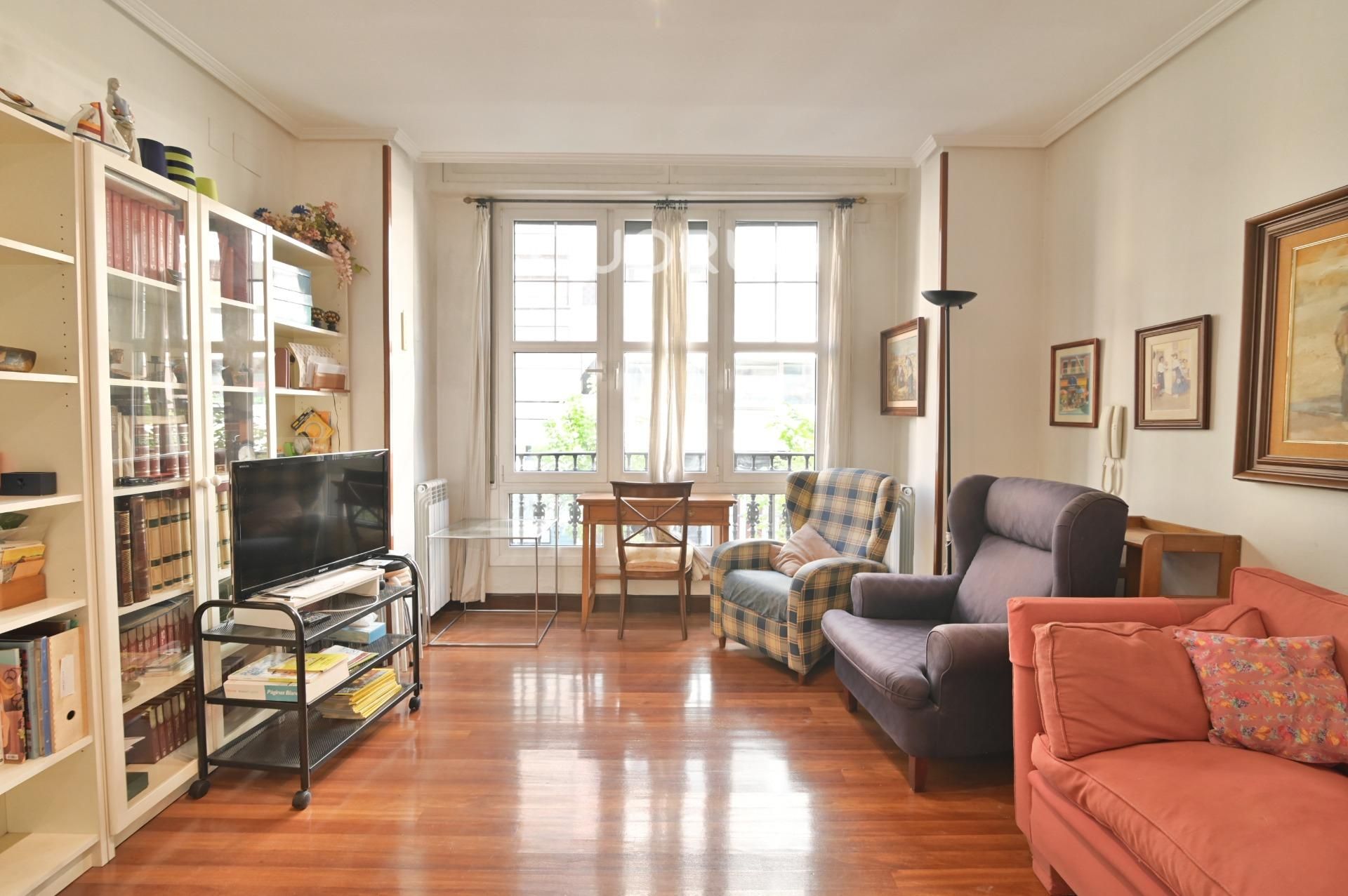 Living room of Flat for sale in Bilbao   with Heating