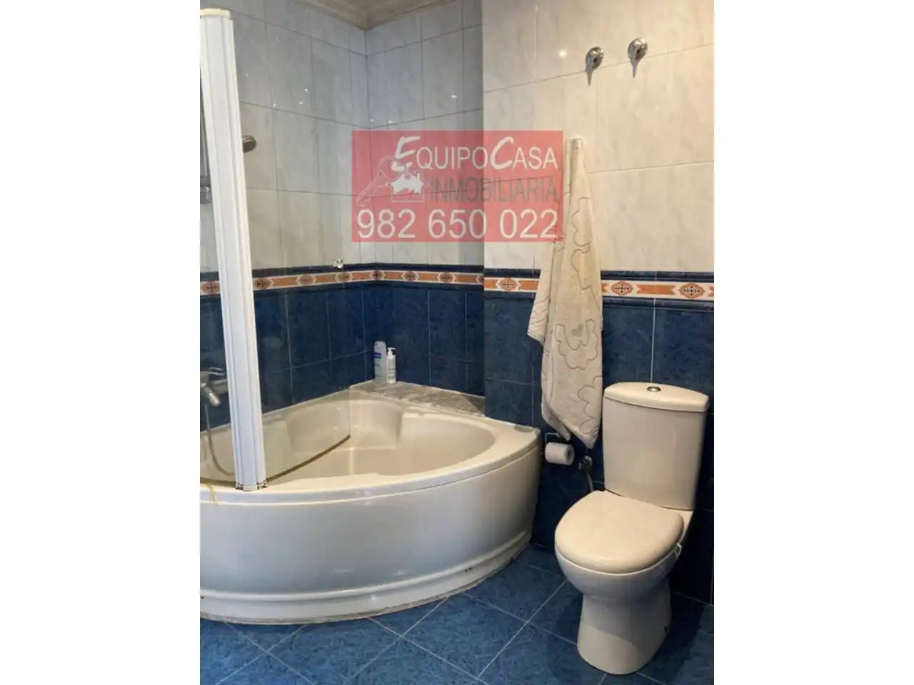 Badezimmer von Einfamilien-Reihenhaus zum Verkauf in Lugo mit Heizung, Privatgarten und Parkett