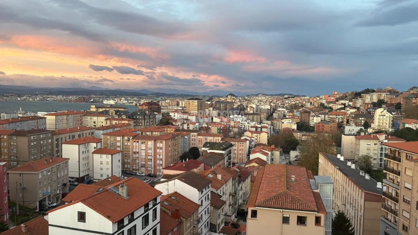 Vista exterior de Piso en venta en Santander
