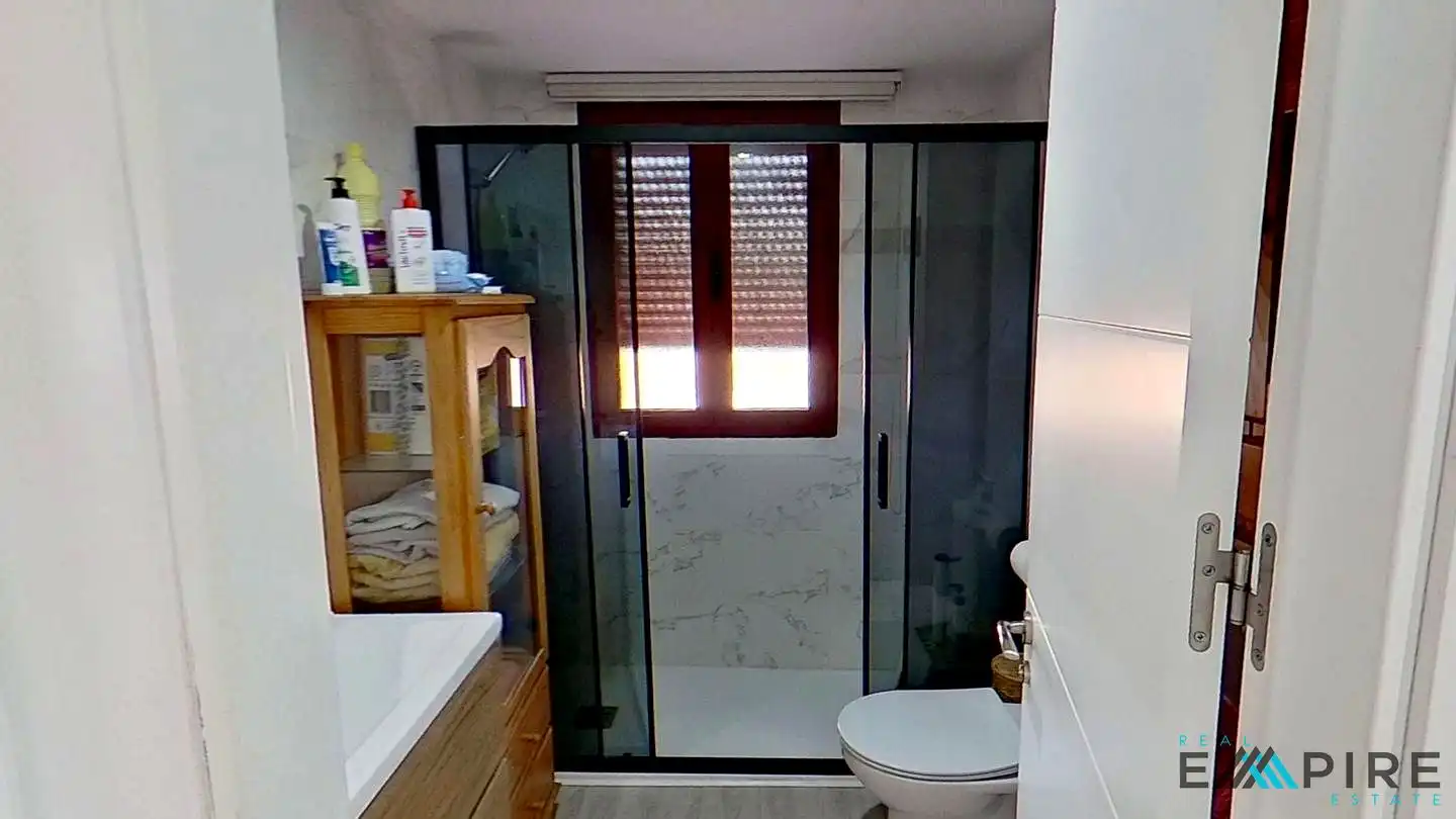 Baño de Ático en venta en Illescas con Aire acondicionado, Calefacción y Jardín privado