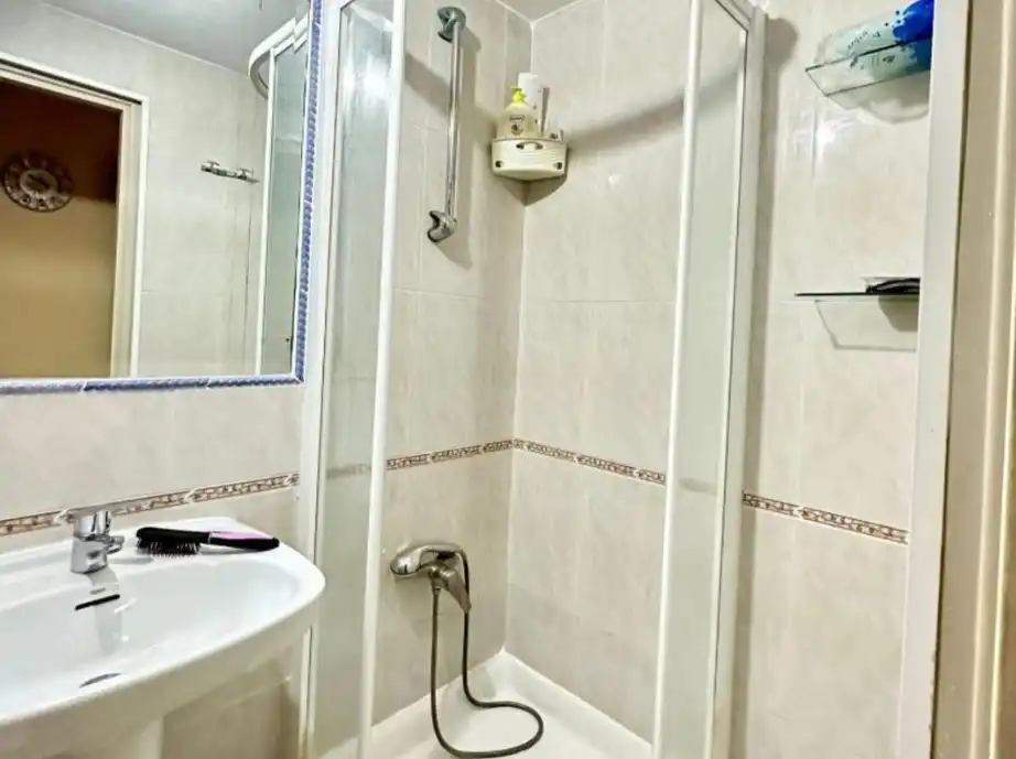 Baño de Piso en venta en Torremolinos con Aire acondicionado, Terraza y Piscina comunitaria