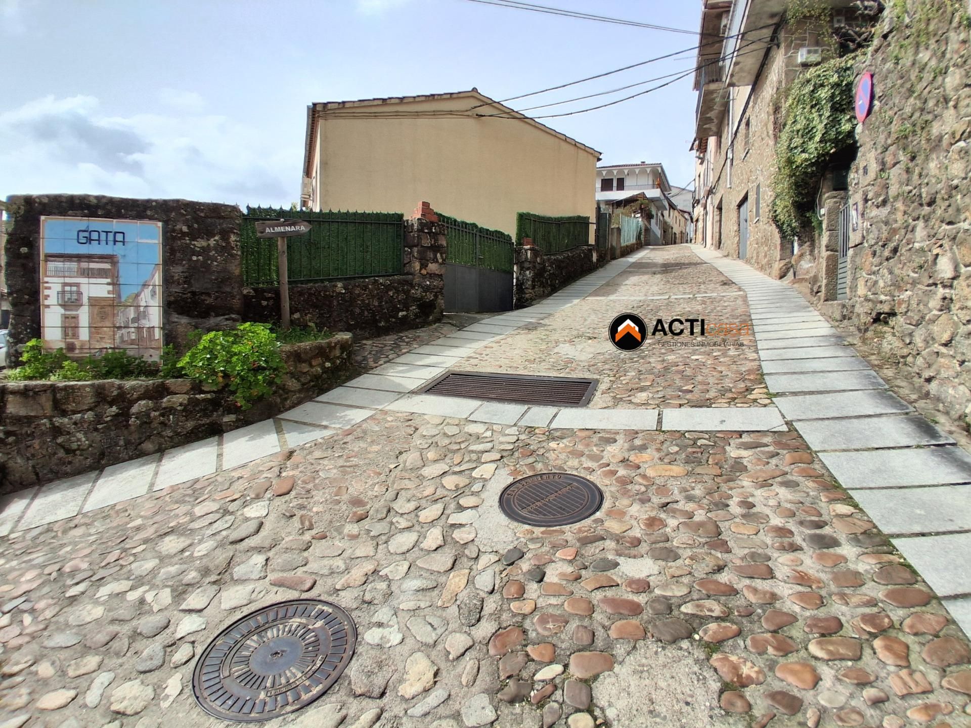 Außenansicht von Einfamilien-Reihenhaus zum Verkauf in Gata mit Klimaanlage, Heizung und Abstellraum