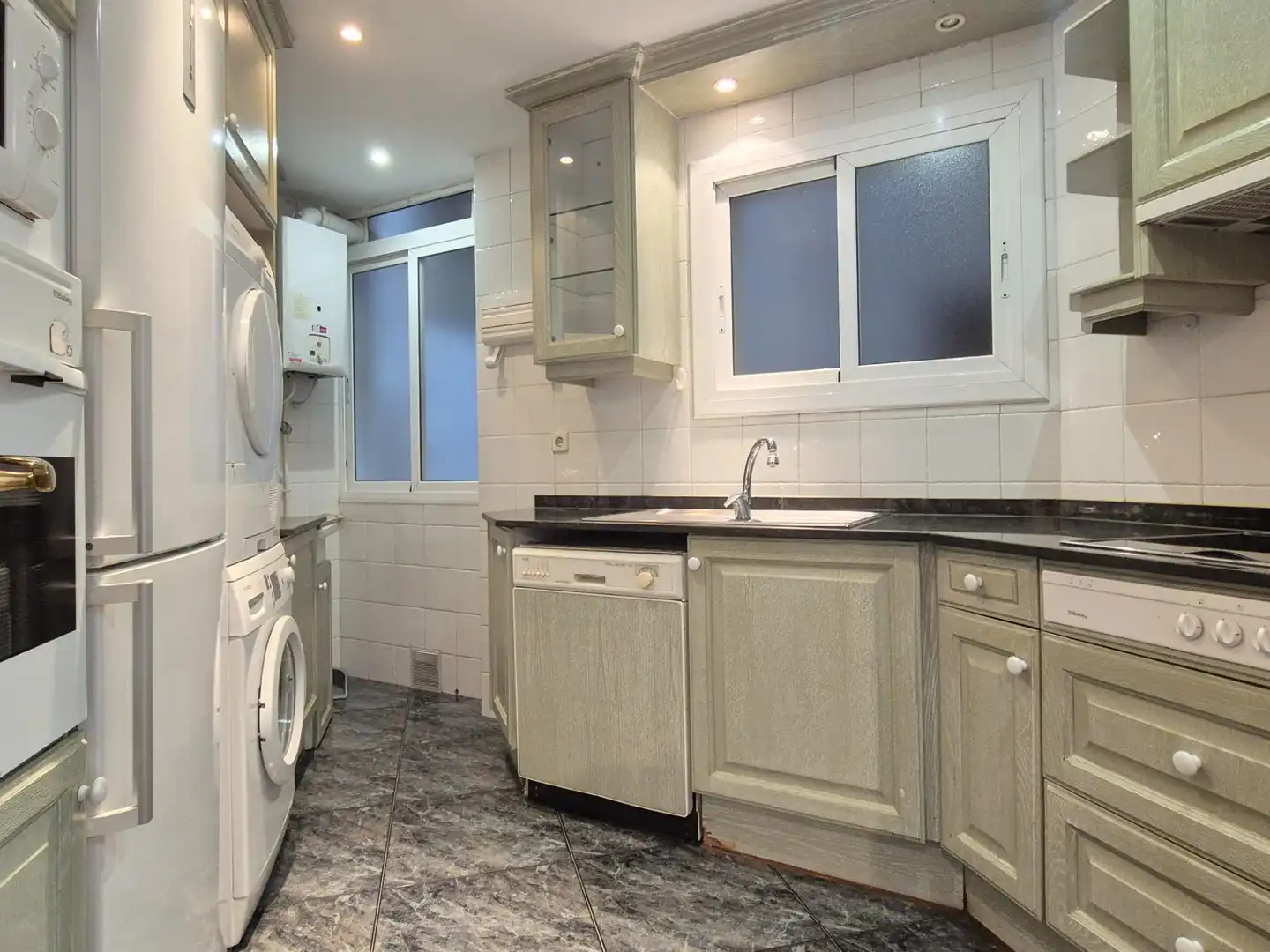 Cocina de Piso en venta en Barcelona con Calefacción, Horno y Balcón