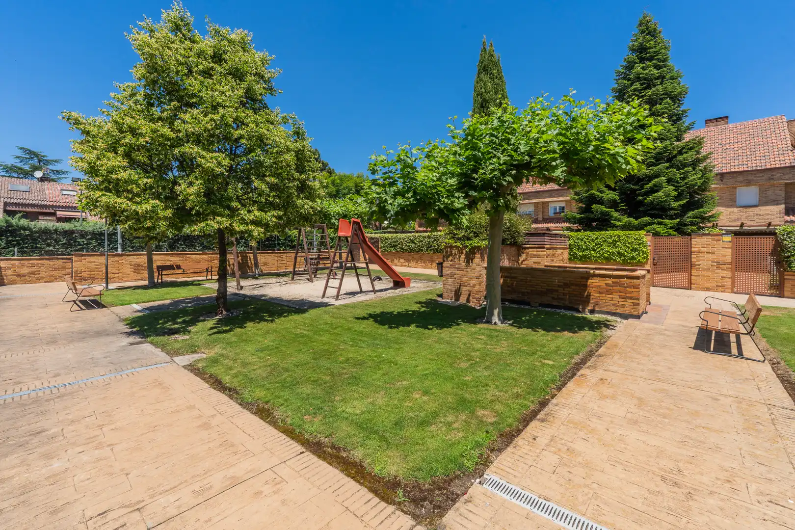 Jardí de Casa adosada en venda en Las Rozas de Madrid amb Calefacció, Jardí privat i Piscina comunitària
