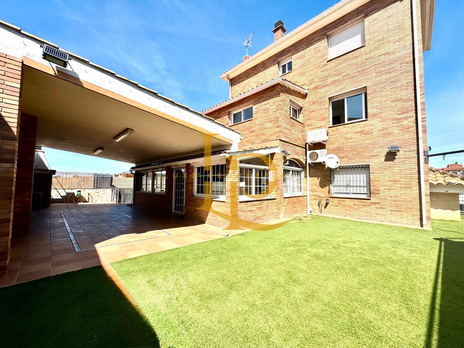 Jardín de Casa o chalet en venta en Rubí con Aire acondicionado, Calefacción y Jardín privado