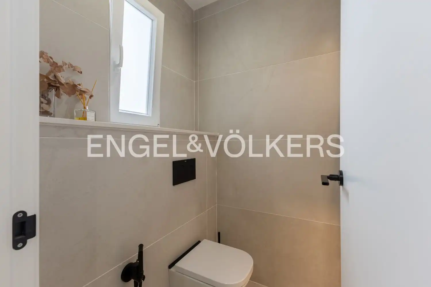 Flat for sale in Valencia  with Air Conditioner, Heating and Balcony