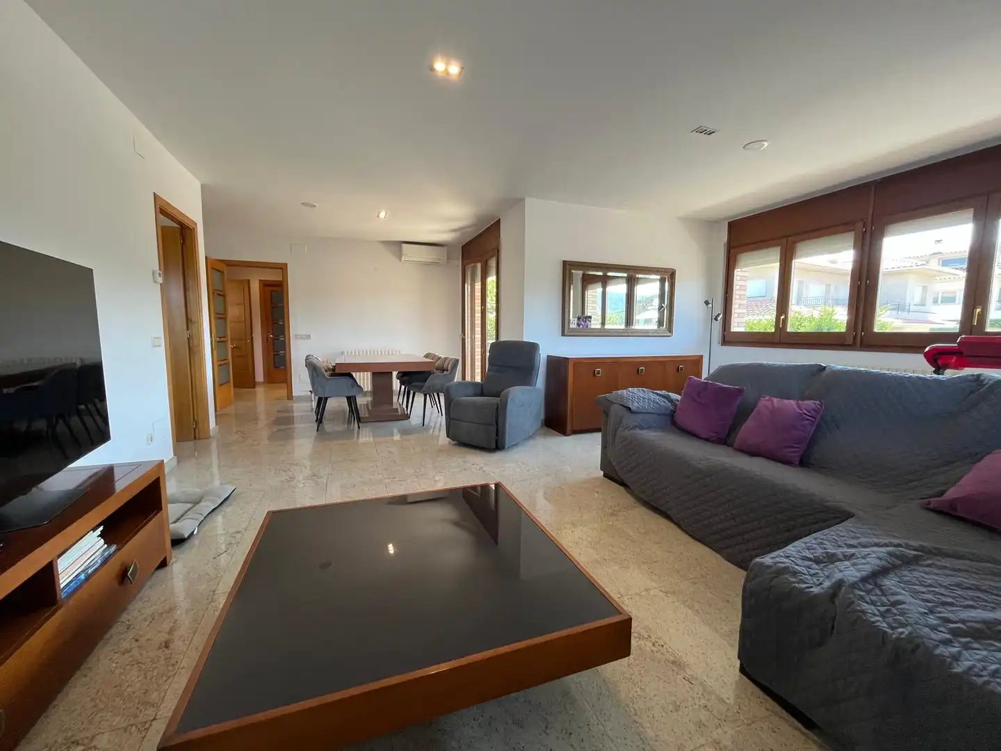 Sala de estar de Casa o chalet en venta en Olot con Aire acondicionado, Calefacción y Jardín privado