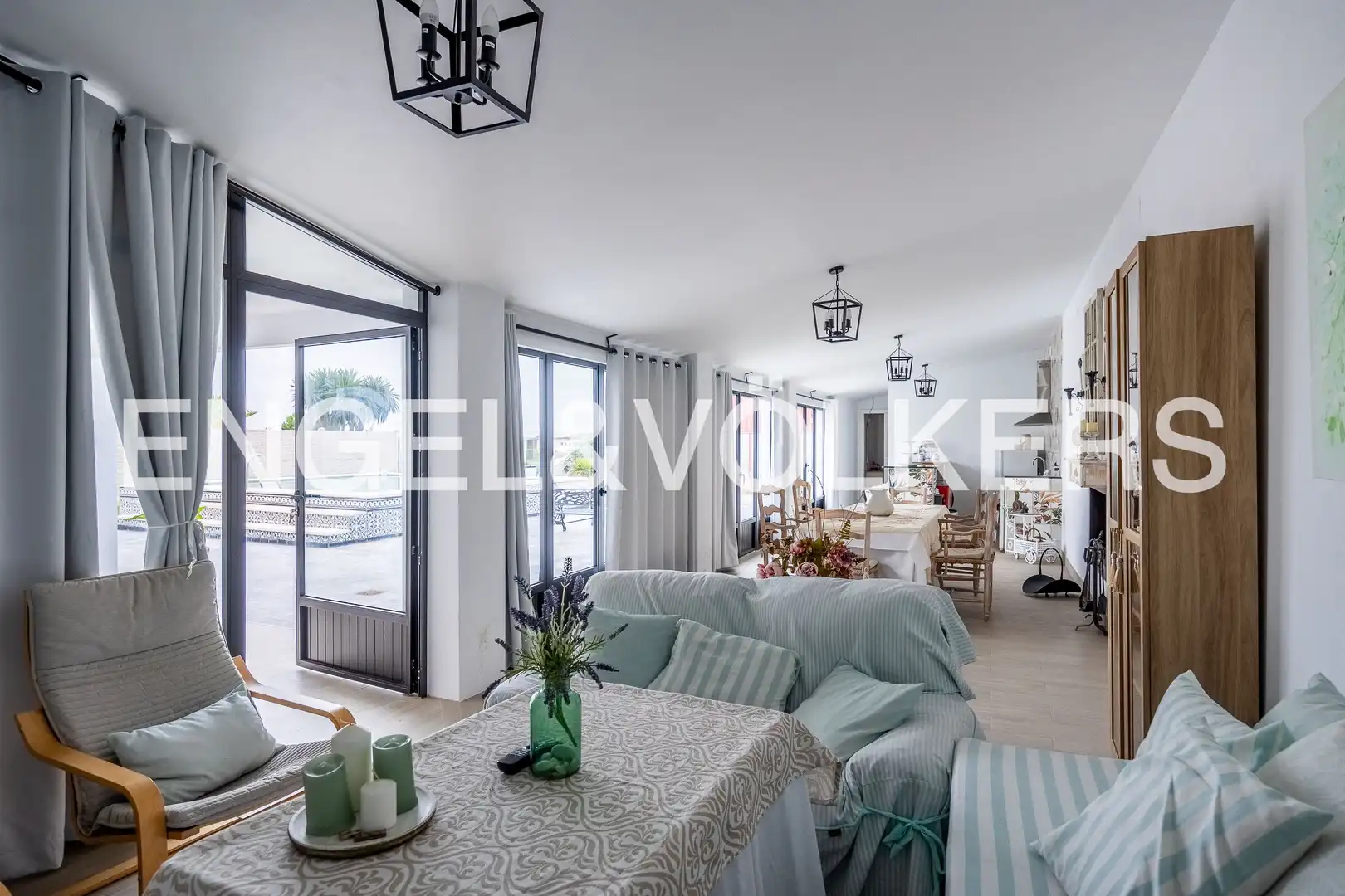 Sala de estar de Finca rústica en venta en Lora del Río con Aire acondicionado, Calefacción y Jardín privado