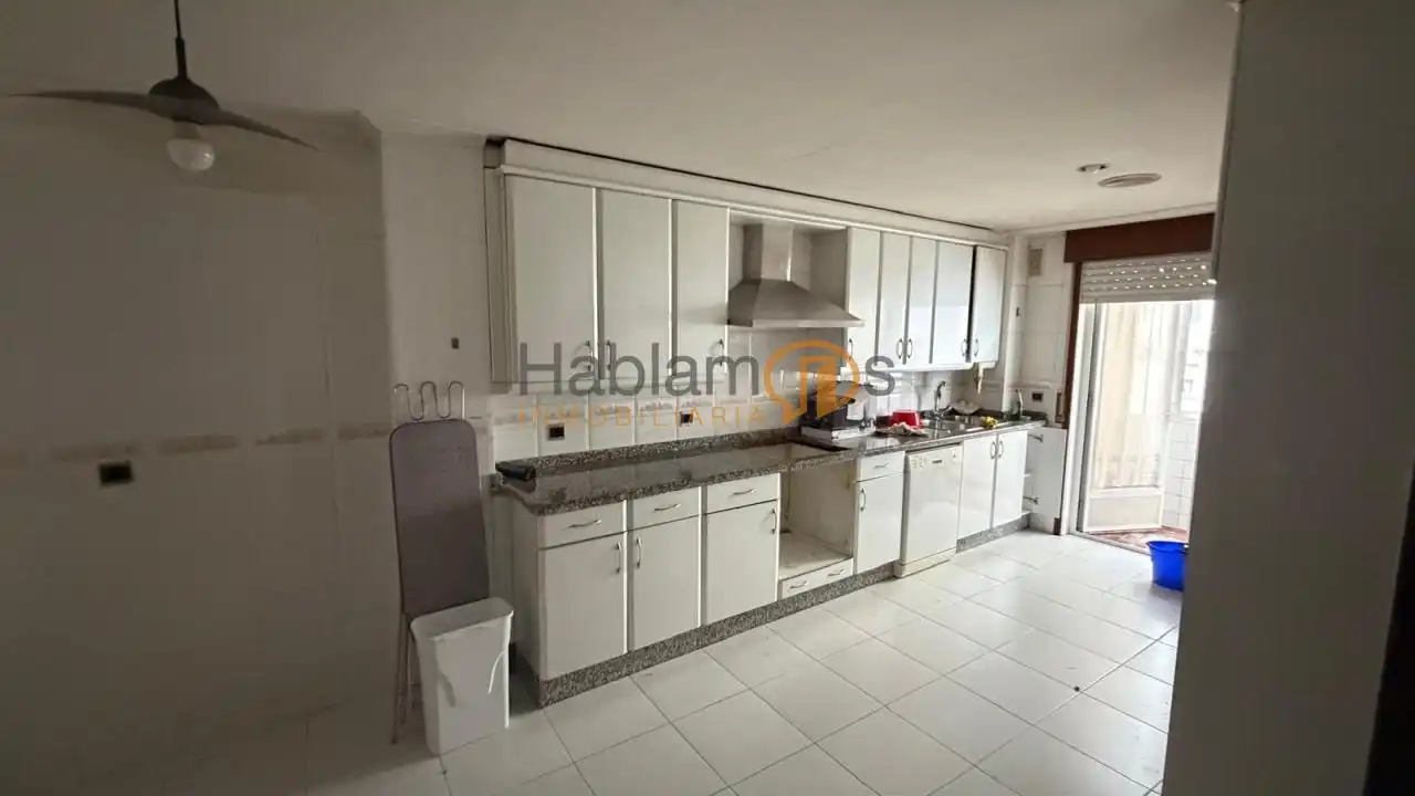 Cocina de Piso en venta en Pontevedra Capital  con Calefacción, Parquet y Trastero